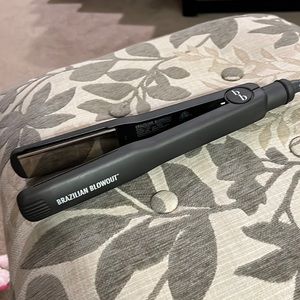 Brazilian blowout straight iron